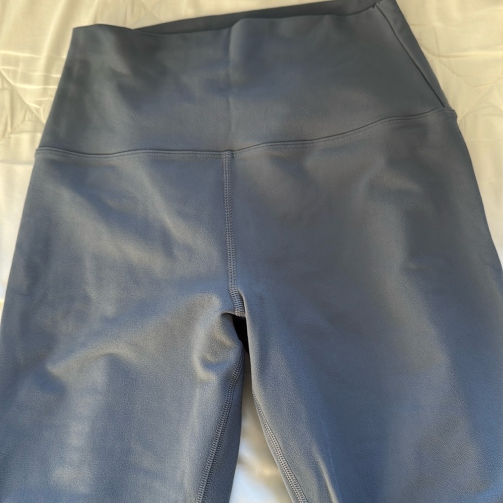 Peloton 3/4 length legging. Medium blue